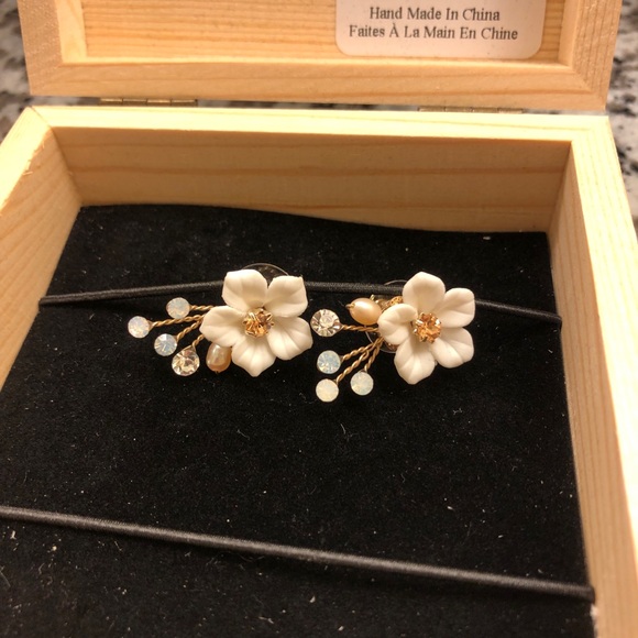 NIB Windflower earrings from BHLDN - Picture 2 of 2